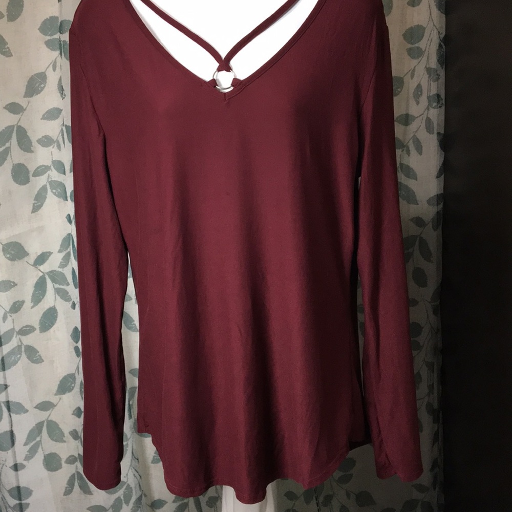 🖤 long sleeve, open strapped neck, v-neck. 🖤